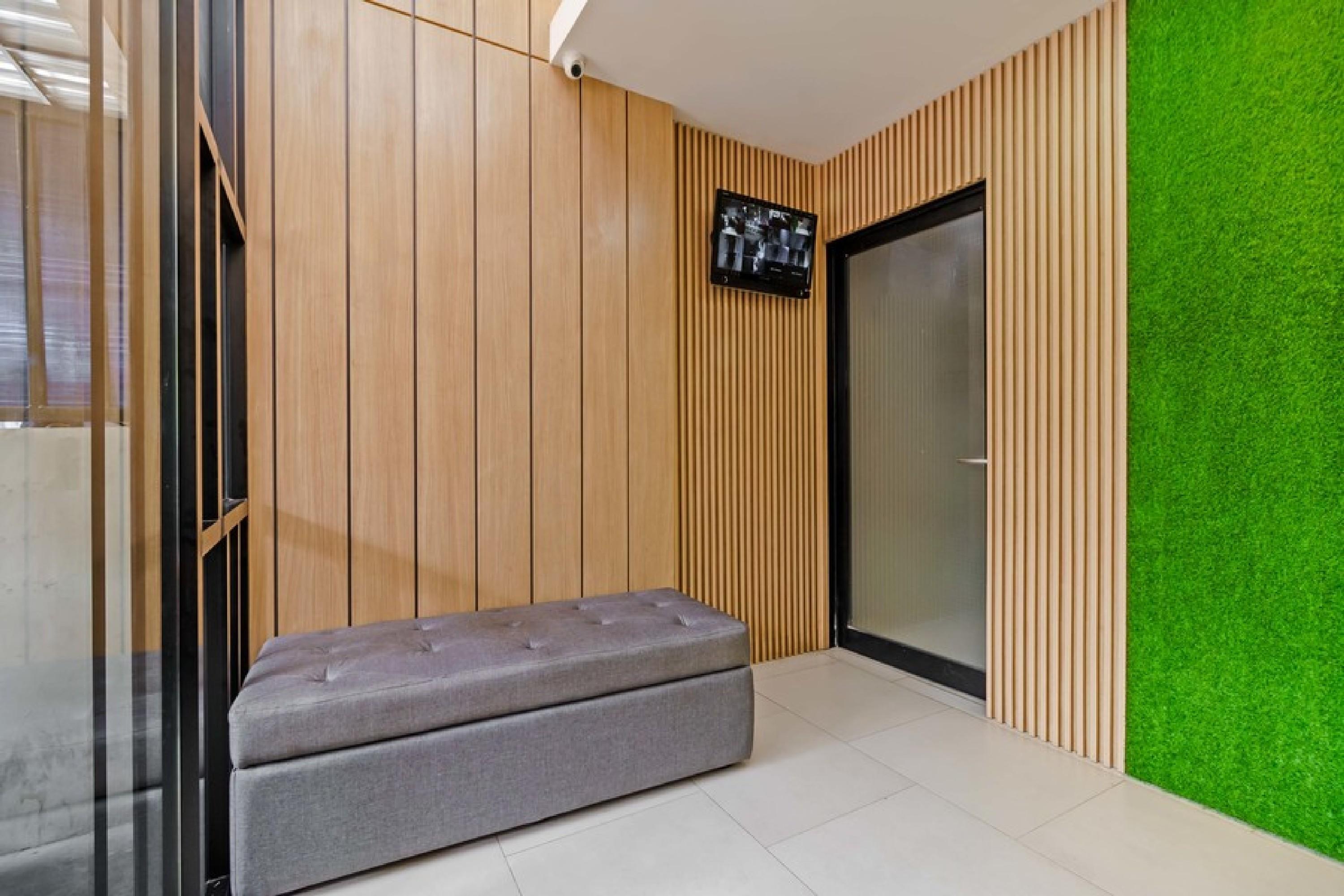 Отель Reddoorz @ Mangga Besar 2 Джакарта Экстерьер фото