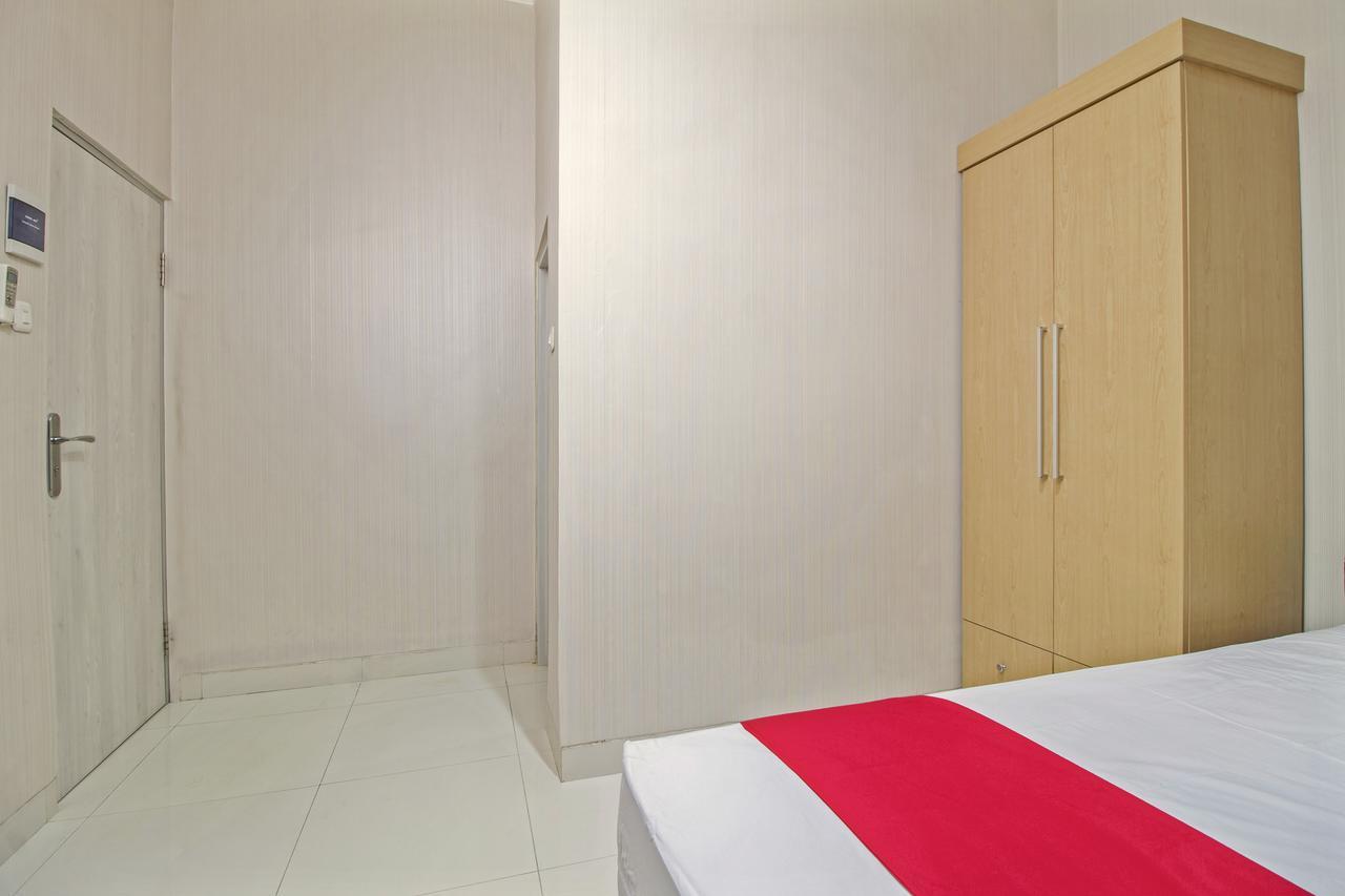 Отель Reddoorz @ Mangga Besar 2 Джакарта Экстерьер фото